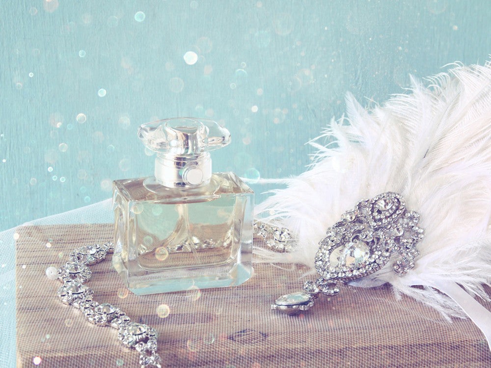 Wholesale Pack - Off White Ostrich Small Confetti Feathers (Bulk)