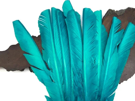 Vibrant turquoise dyed feathers for DIY crafts and fashion accessories.
