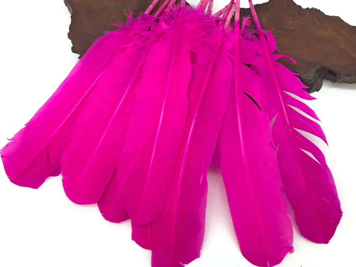 Vibrant hot pink craft feathers for DIY fashion and décor accessories.