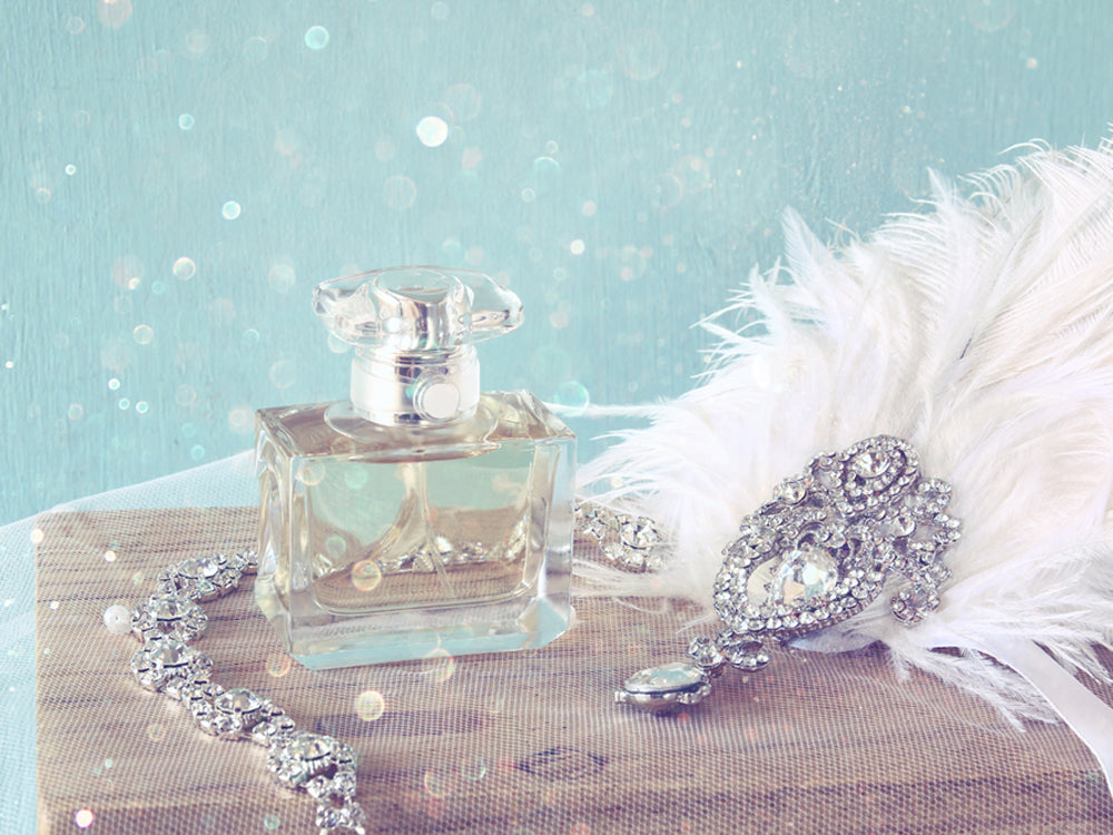 Wholesale Pack - Off White Ostrich Small Confetti Feathers (Bulk)